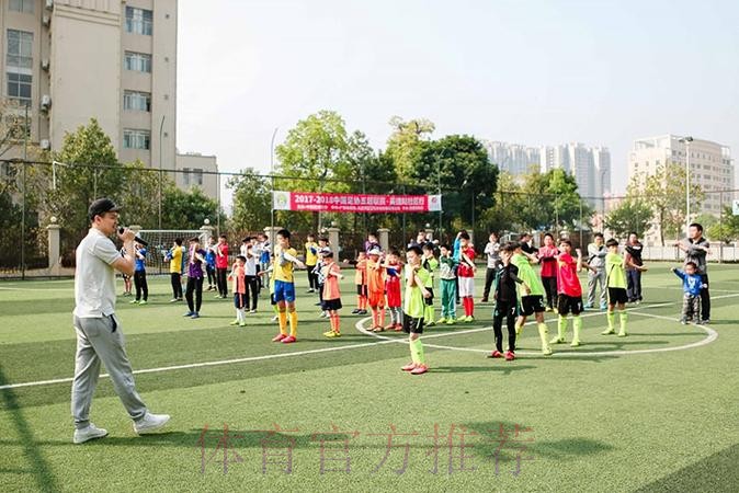 五超联赛“社区行” 继续助力社会足球发展 五超联赛“社区行” 继续助力社会足球发展